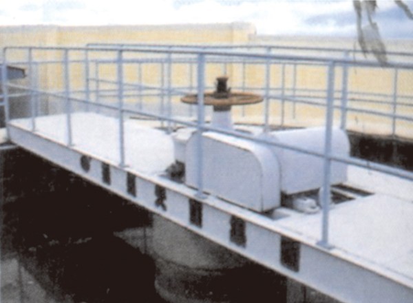 ZXG型懸掛式中心傳動(dòng)刮泥機(jī)